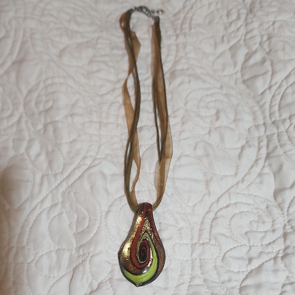 Artistic Swirl Pendant Necklace (N08)
